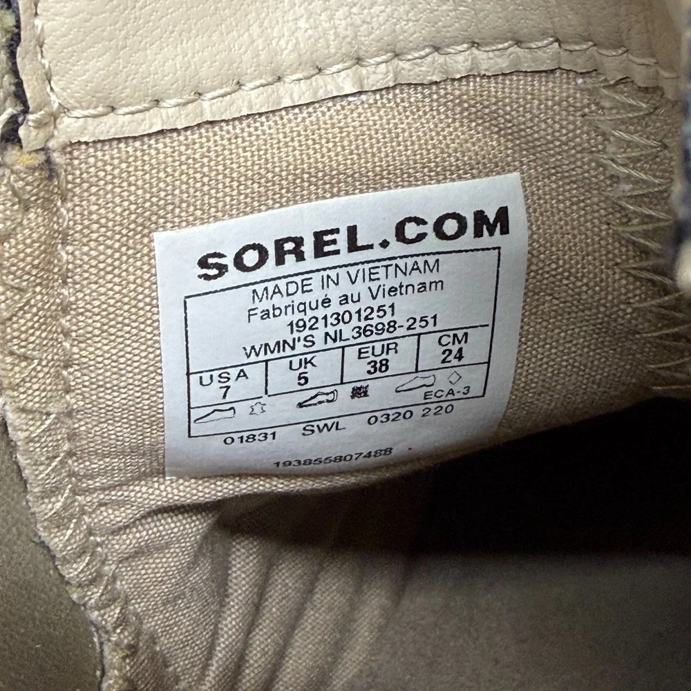 Sorel Lennox Chelsea Boots Womens 7 Beige‎ Suede Studded Waterproof Casual